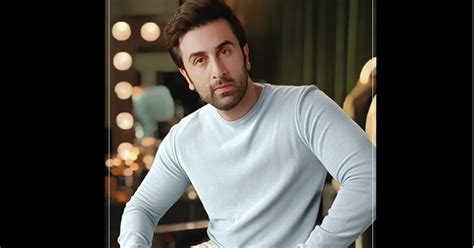 Ranbir Kapoor relays messages for Oppo with Karisma, Kareena and mum ...