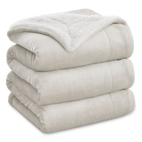 Bedsure Sherpa Fleece Queen Size Blankets for Bed - Thick and Warm ...