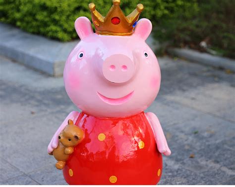 卡通小猪雕塑，玻璃钢猪猪侠 - 河北卓景雕塑公司