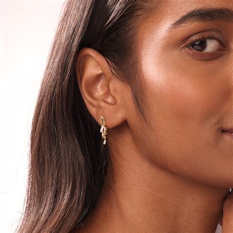 Dewdrop Cascade 18 Kt Gold & Diamond Drop Earrings