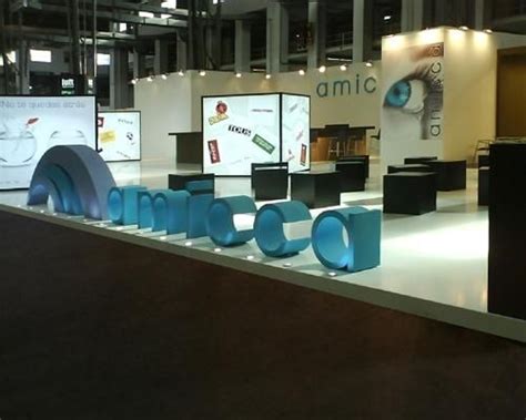 Victor Lleo: Customer Reviews, Stands and Services