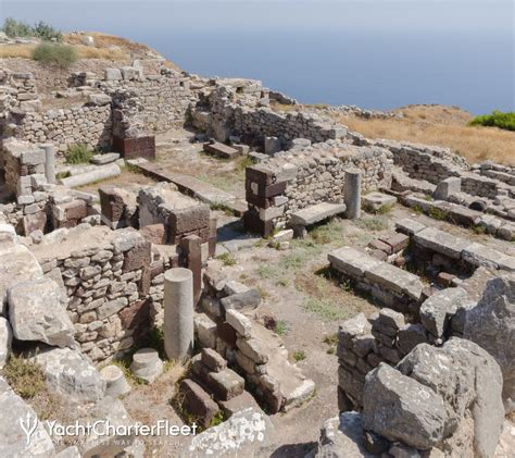 How to spend 24 hours in Santorini