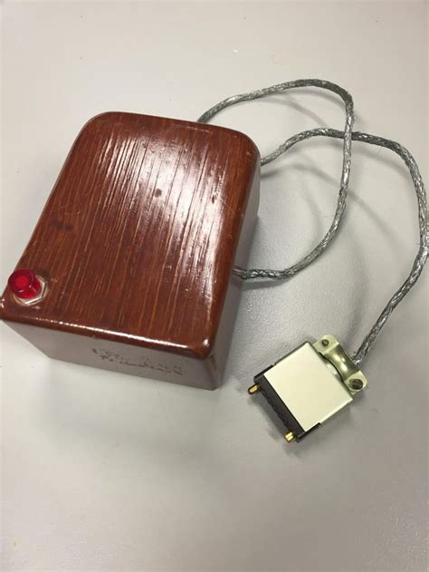 First Computer Mouse 的图像结果