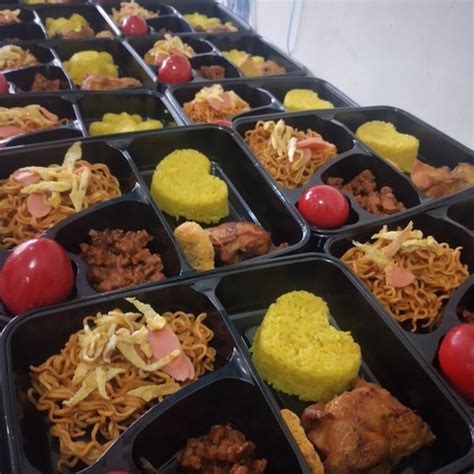 Jual nasi tumpeng/nasi kuning/nasi bento/nasi ulang tahun/nasi kuning ...