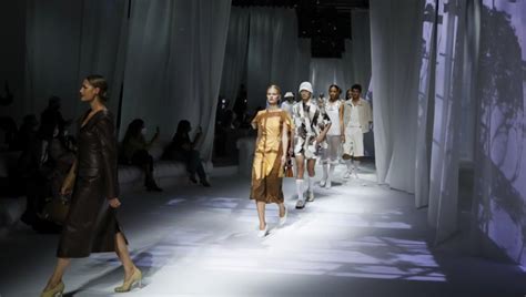 Novosti.rs | Galerija | HIBRIDNA NEDELjA MODE U MILANU: Na otvarnju ...