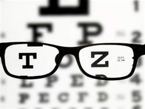 क्या है मायोपिया (Myopia in Hindi): कारण, लक्षण, इलाज, आंकड़े