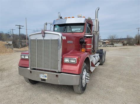 SOLD - Kenworth W900 Daycab Glider Other Equipment with 171,484 mi | Tractor Zoom