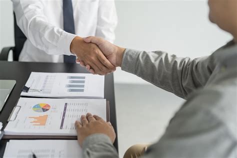 Deal-Making Handshake 的图像结果