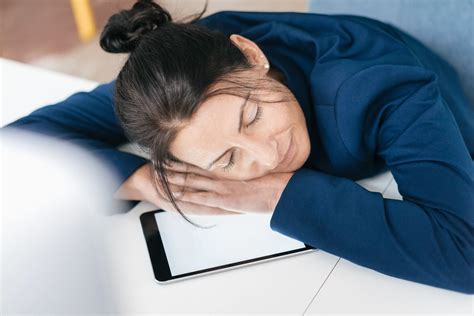 Does NyQuil Make You Sleepy? Explained