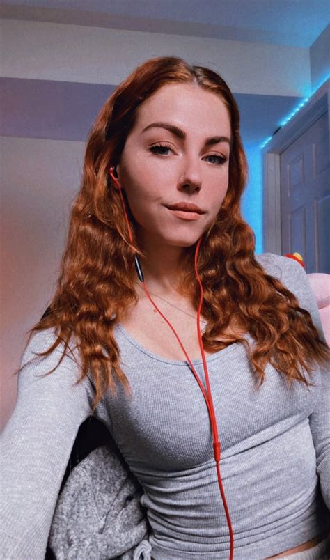 Reading Gaming and the gym are how I relax how do you? : r/RedheadBeauties