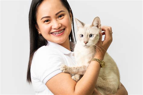 Can Cats Eat Cucumbers? Safety, Risks & Feeding Tips