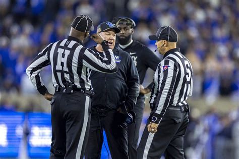 Mark Stoops reacts after Kentucky beats Florida 38-7 postgame ...