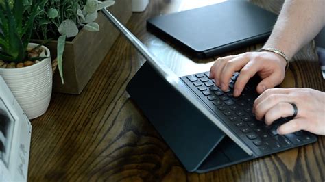 Apple Magic Keyboard vs Smart Keyboard Folio 的图像结果