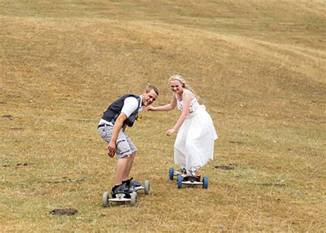 Brum Skateboarding Bride 的图像结果