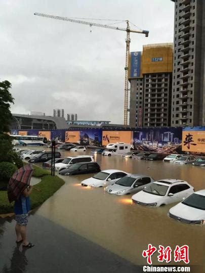 广西柳州遭遇强降雨袭击 车库上百汽车被淹（图）|汽车|车库|小区_新浪新闻