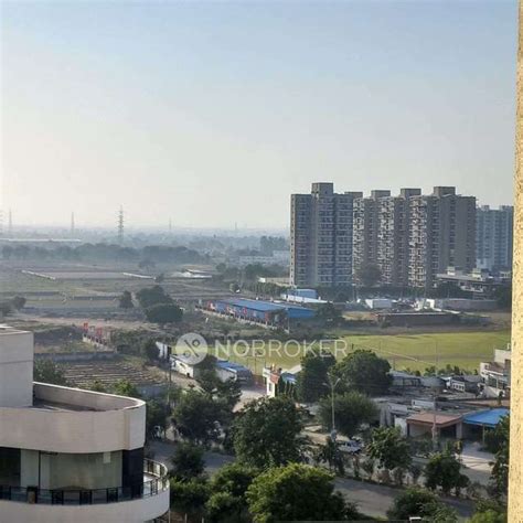 Sare Crescent Parc Sector 92 Rent - WITHOUT BROKERAGE Semi-furnished 4 ...