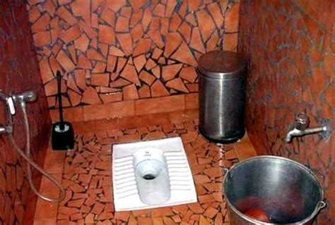 为何印度人上厕所不用手纸，而是用水清洁？_希腊
