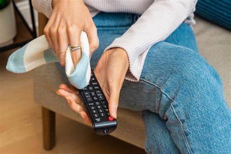 Cleaning Remote Control Buttons 的图像结果