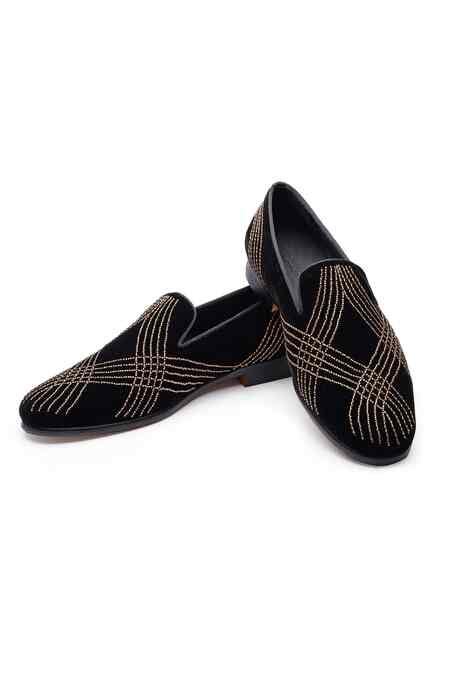 Buy Black Gamby Cutdana Ray Embroidered Velvet Shoes For Men by SHUTIQ ...