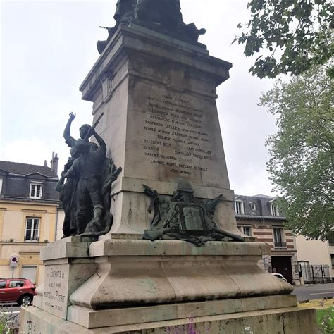 MONUMENT AUX ENFANTS DE LA SEINE ET MARNE (2026) All You Need to Know ...