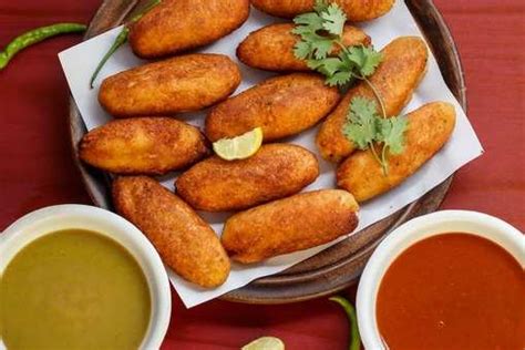 Cheesy Paneer Bread Rolls Recipe: How to Make Cheesy Paneer Bread Rolls ...