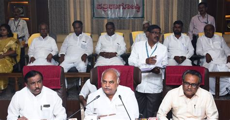 20 crore net profit for vdcc bank- sivananda patil