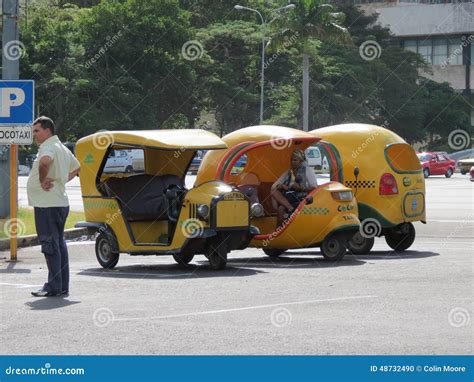 出租汽车 编辑类图片. 图片 包括有 运输, 安排, 古巴, 人力车, 哈瓦那, 通信工具, 自动, 黄色 - 48732490