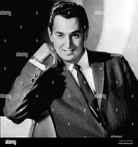 Neil Sedaka, the singer-songwriter behind dozens of hits of the 1960s and ‘70s, dies at age 86 | CNN