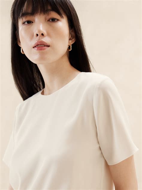 Banana Republic Classic Crew-Neck T-Shirt International Shipping