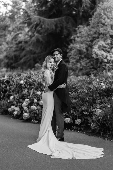 Kew Gardens Wedding｜Rosa Clara Bridal Gown & Mantilla Veil