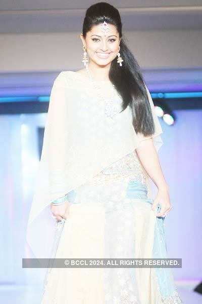 Sanjana Jon walks the ramp with Suhasini after presenting her creations ...