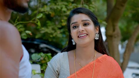 Ramachari Kannada Serial Actress Chaaru Aliyas Mouna Guddemane Not only ...