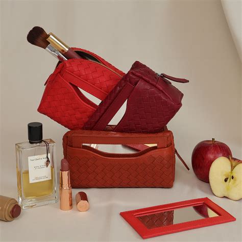 CA 001 | COSMETIC POUCH | RED – Calonge