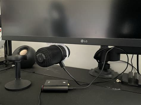 Hyperx Solocast microphone monitor holder by Fedelencio | Download free ...