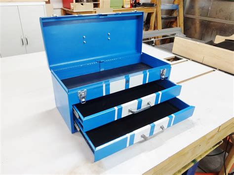 Rusty Tool Box Repair 的图像结果