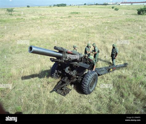 155 howitzer hi-res stock photography and images - Alamy