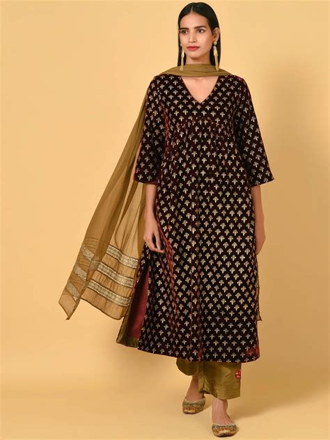 Spotlight in the Maroon and Gold Kurta Pant and Dupatta set – Nuhh