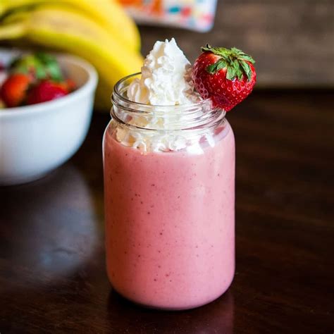 Strawberry Banana Smoothie with Greek Yogurt
