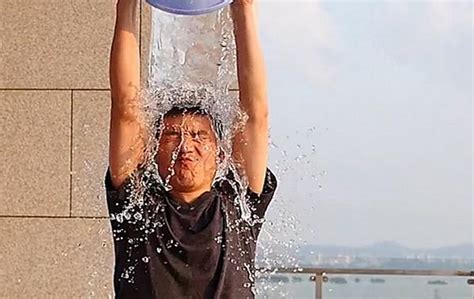 冰桶挑战“浇”到中国 雷军罗永浩都要“湿身”_科技_腾讯网