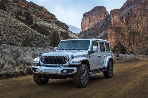 Stellantis Recalls 32,000 Jeep Wrangler 4xe Hybrids for Fire Risk | Edmunds