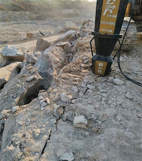 基坑石方开挖劈裂机施工方案-一步电子网