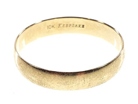 Lot - 10K Yellow Gold Keepsake Band Ring Size (11)