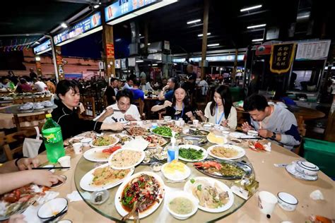 2022三亚火车头万人海鲜广场美食餐厅,三亚当地非常火的海鲜市场，...【去哪儿攻略】