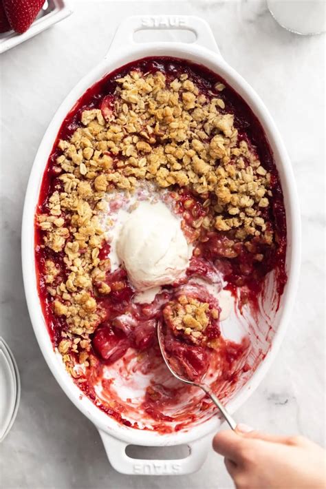 Strawberry Rhubarb Crisp - Broma Bakery