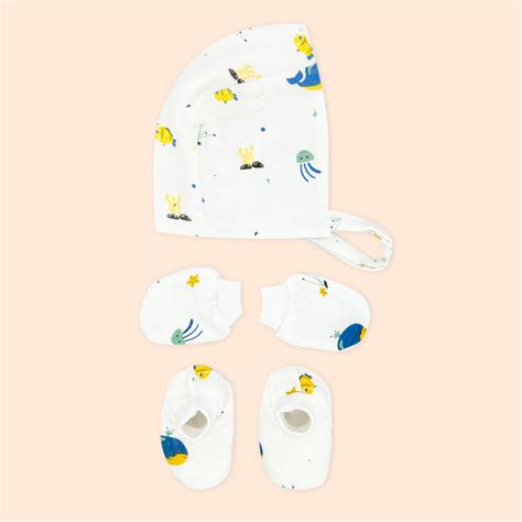 Muslin Caps for Newborn Baby - Cap, Mittens and Botties Set - Zizuka ...