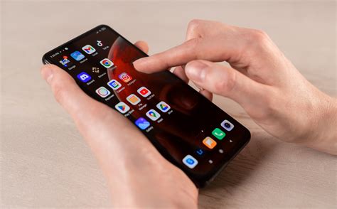 iPhone Users Are Loving This Forgotten One-Hand Typing Trick
