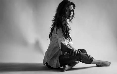 Download wallpaper look, face, model, hair, sitting, Sabrina, section ...