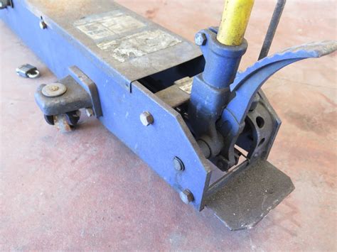 NAPA Professional Lifting Equipment 5 Ton Floor Jack