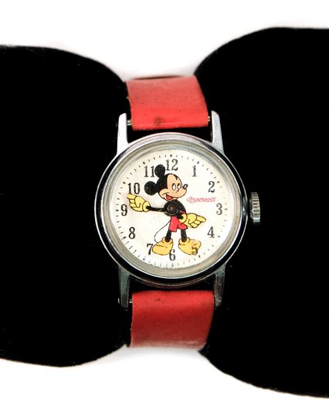 Lot - VINTAGE INGERSOLL WALT DISNEY MICKEY MOUSE WATCH