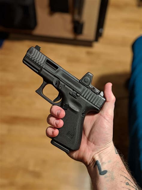 [100+] Glock 19 Pictures | Wallpapers.com